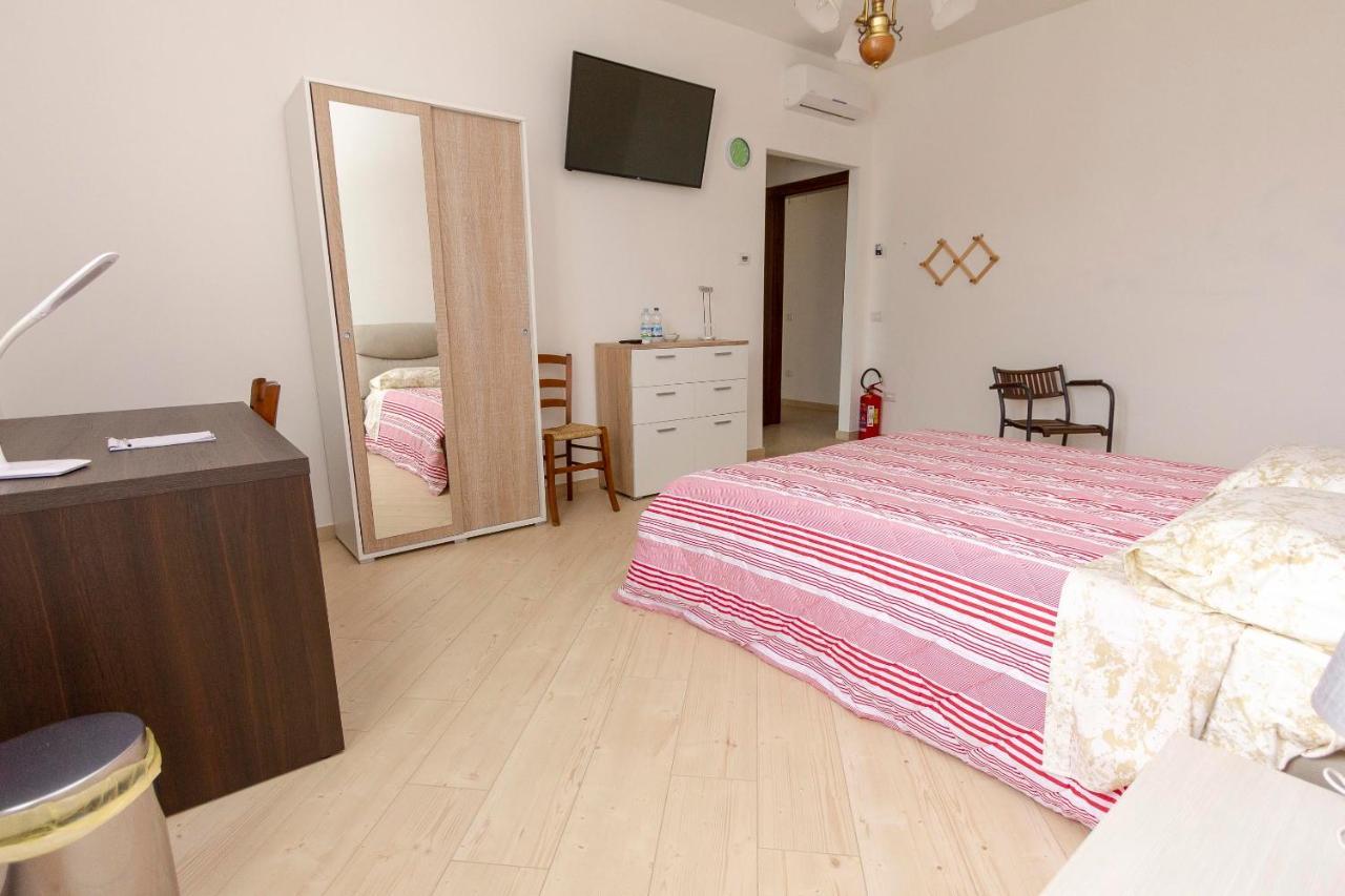 La Colomba B&B Castellaro  Экстерьер фото